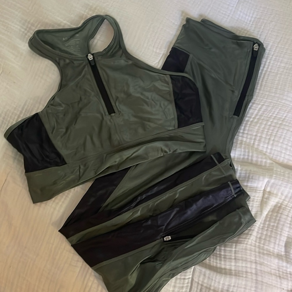 ALL ACCESS Olive and Black Leggings Set